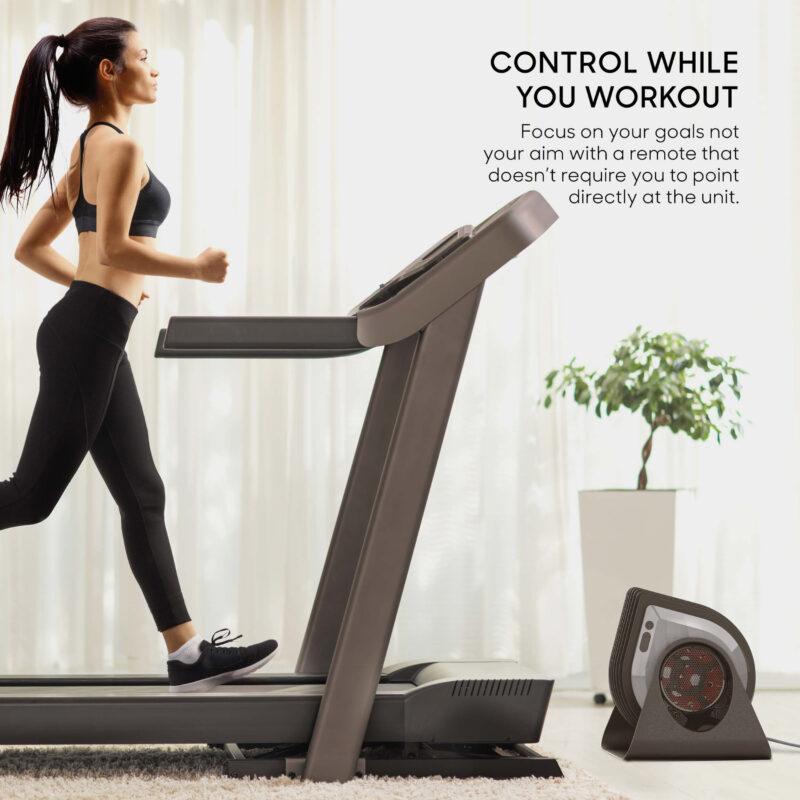 FLY 01 allows you to control your fan while you workout with its magnetic remote and cradle with strap